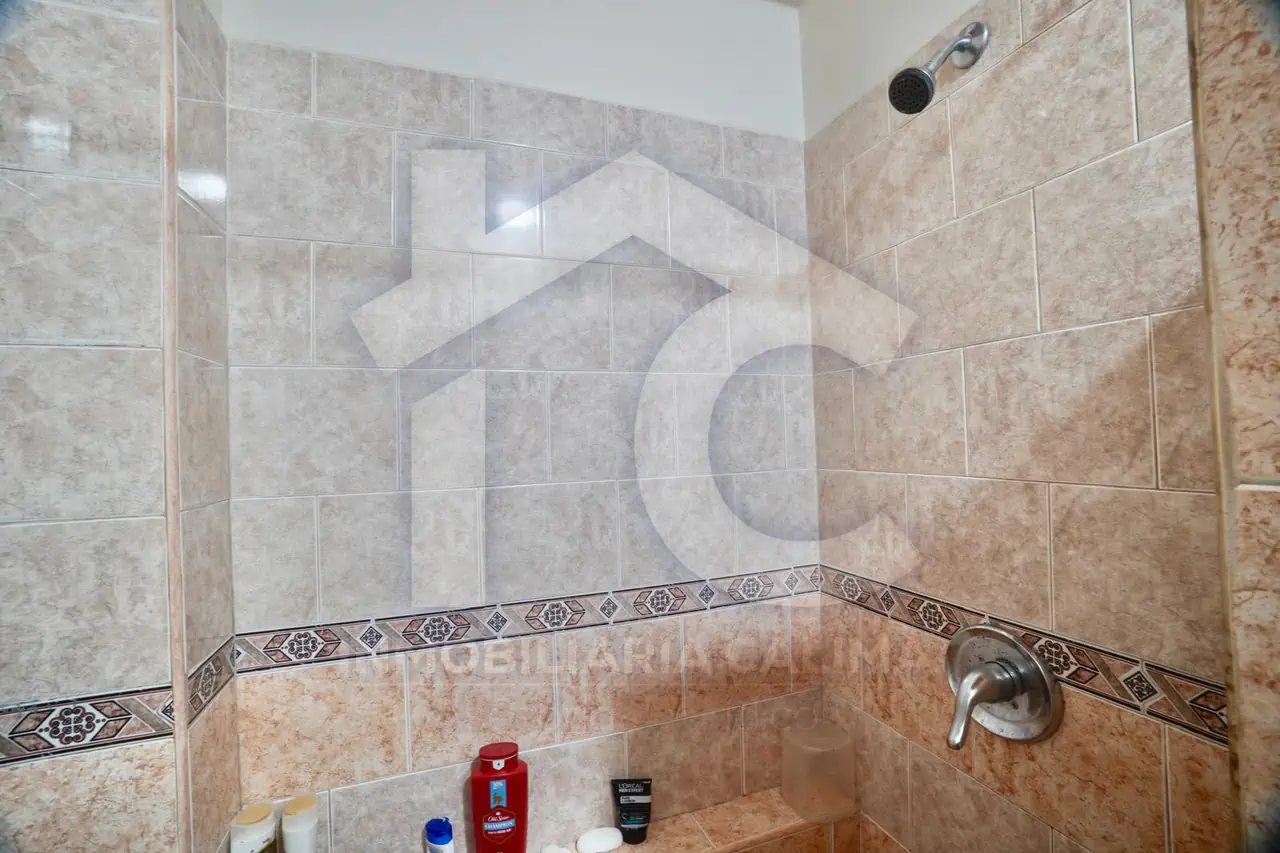 Casa de 2 viviendas en el Canadá Calima Darién